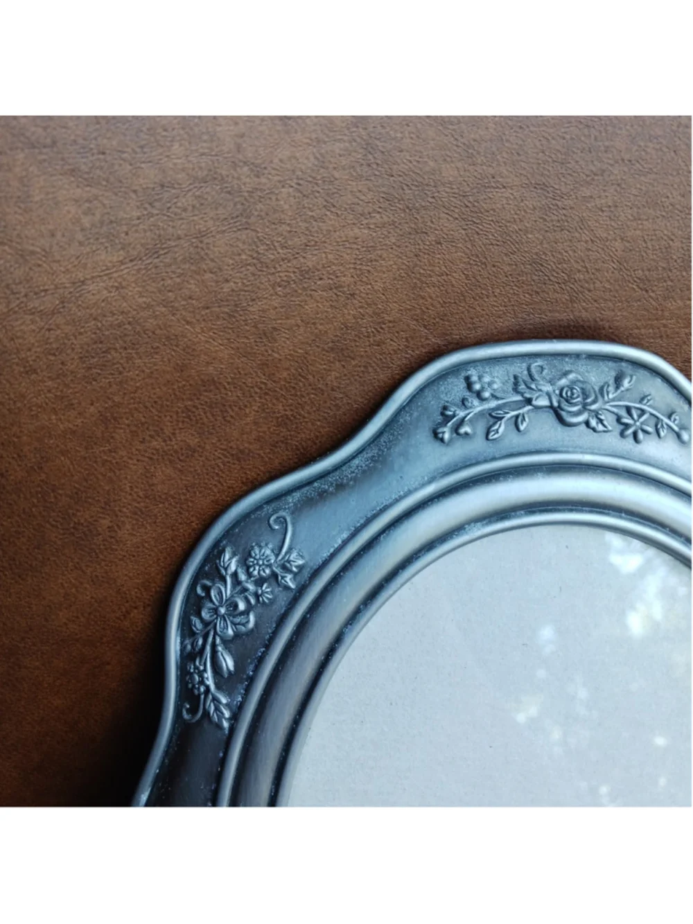 Vtg Malden Pewter Oval Frame W/Flowers Easel 3.5